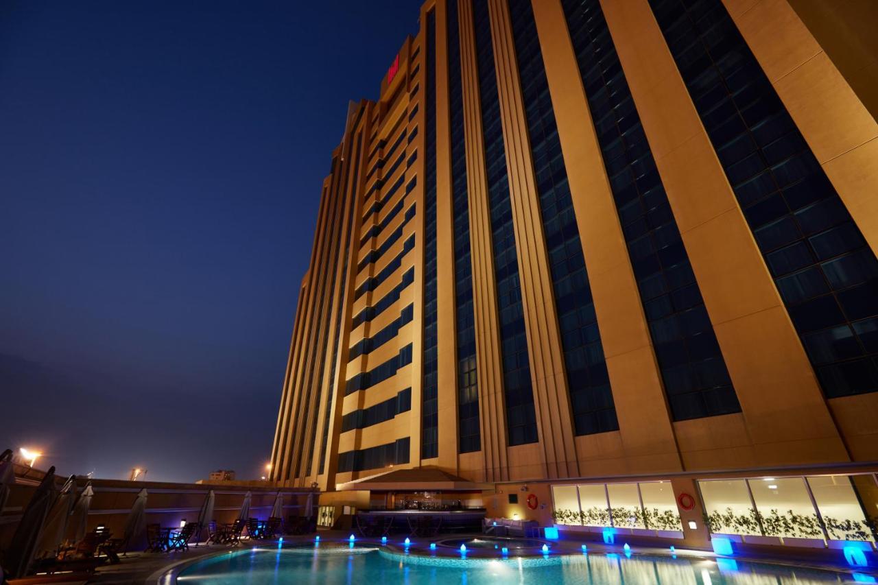 Millennium Hotel & Convention Centre Kuwait Kuwait City Exterior photo The hotel at night