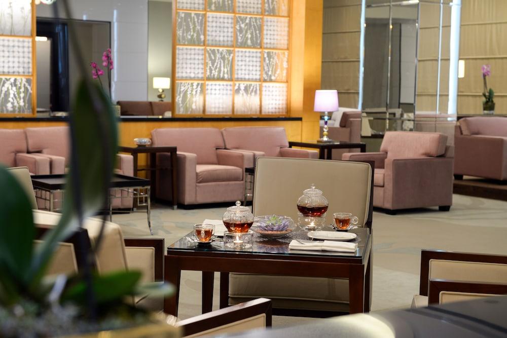 Millennium Hotel & Convention Centre Kuwait Kuwait City Exterior photo The lounge at the airport