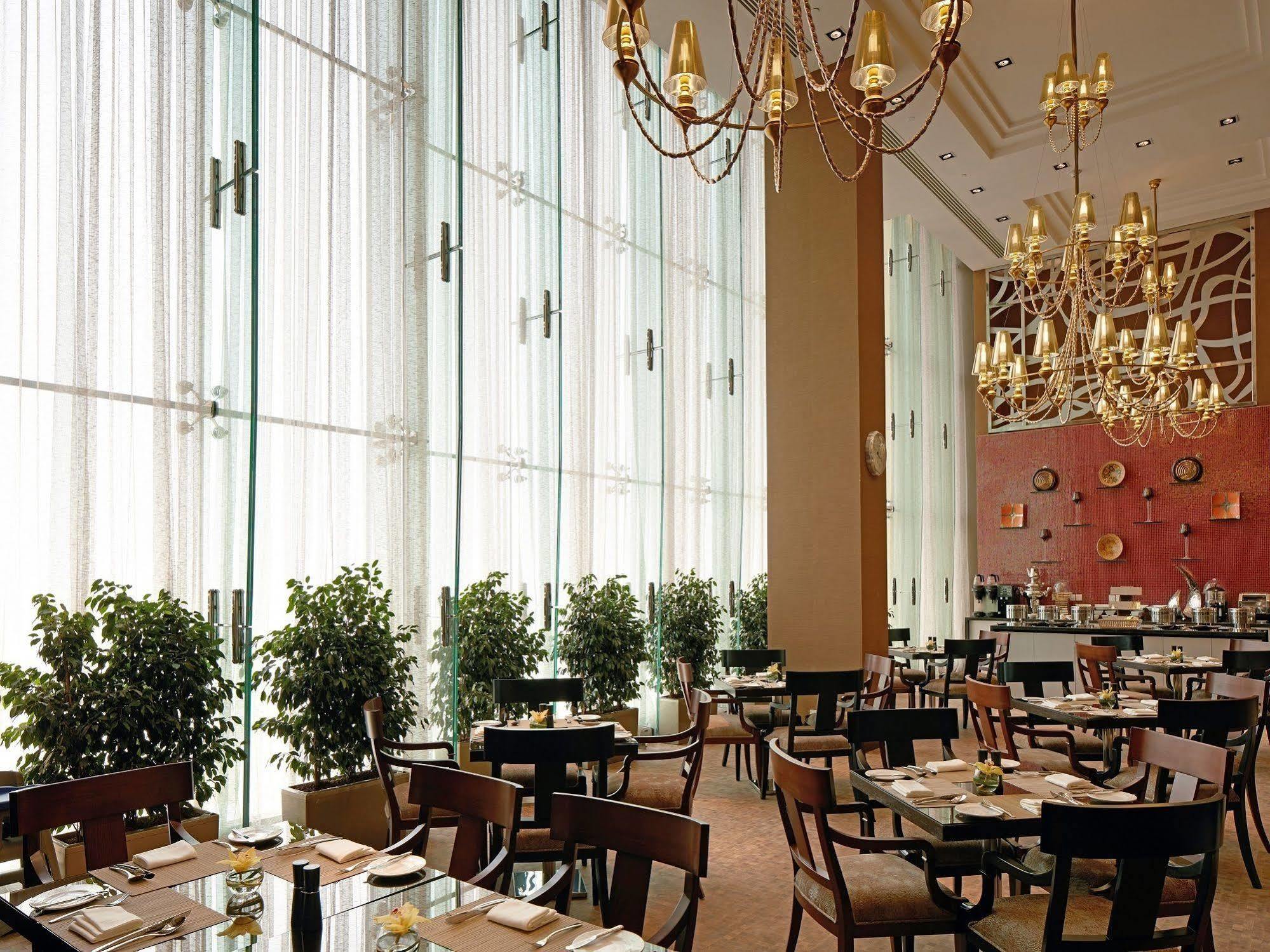 Millennium Hotel & Convention Centre Kuwait Kuwait City Exterior photo The restaurant