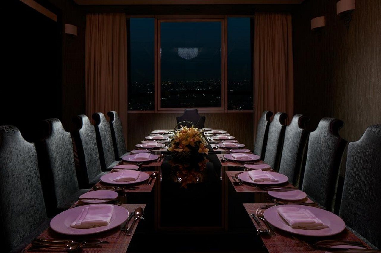 Millennium Hotel & Convention Centre Kuwait Kuwait City Exterior photo A private dining room at the restaurant